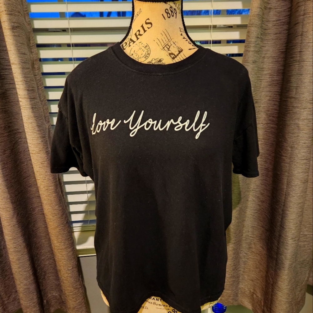 🍁 SHEIN women's short sleeve t-shirt.